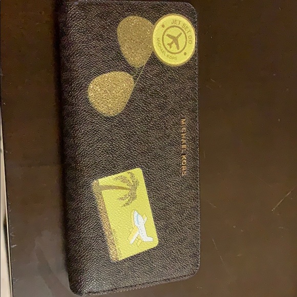 Michael Kors Accessories - I am selling a gently used Michael Kors wallet